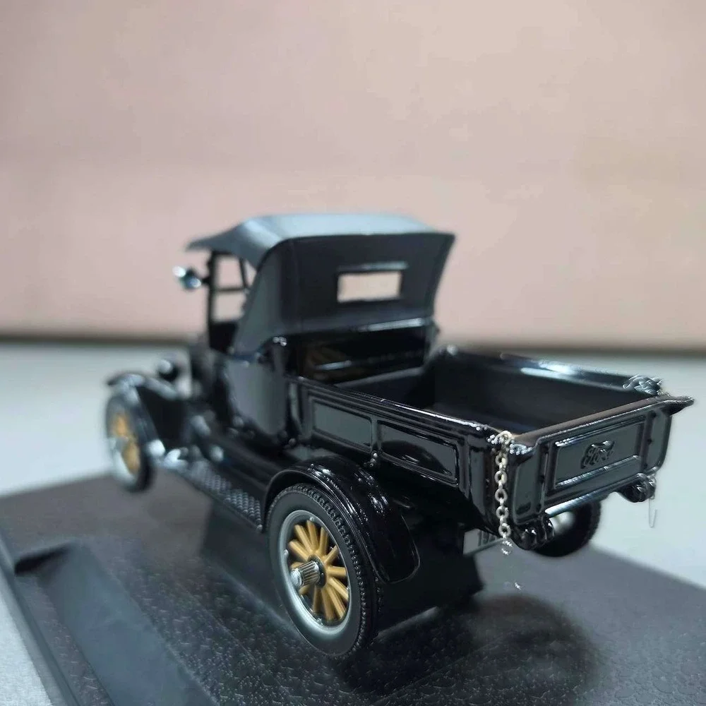 Ford 1925 Model T Runabout Pickup Truck Diecast 1:24 Black Excellent Condition